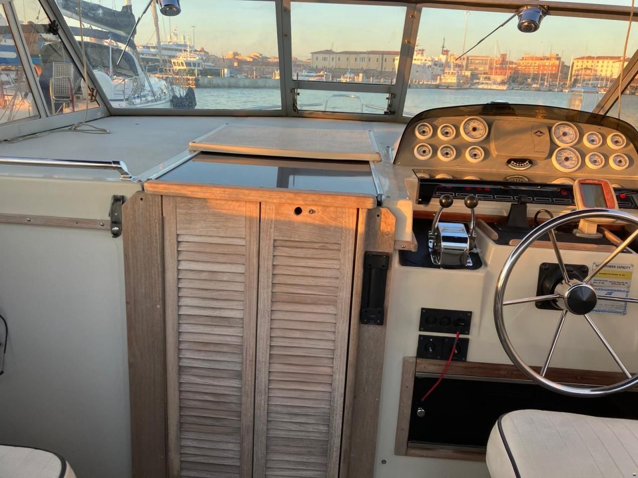Boston Whaler 27 Full Cabin