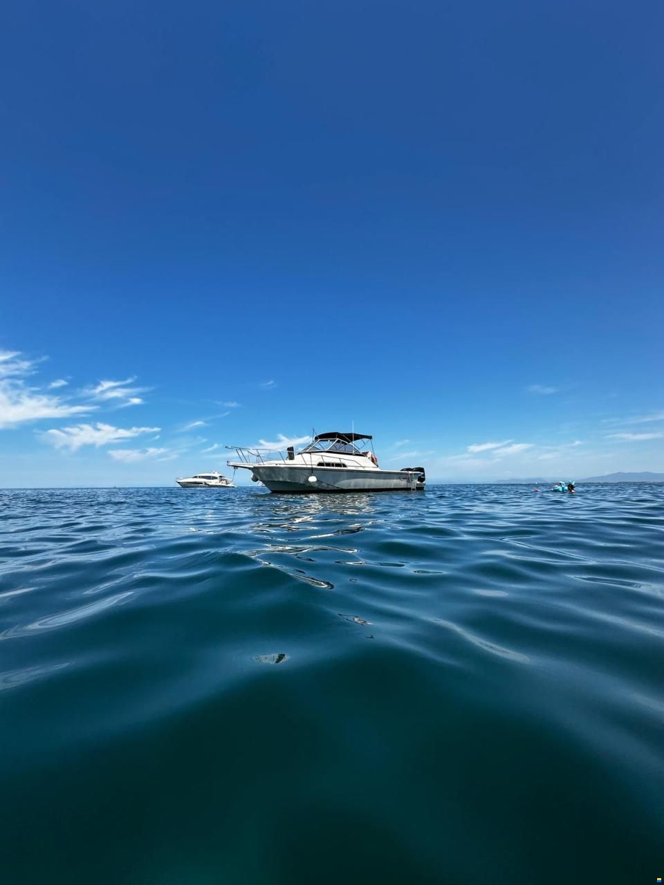 Boston Whaler 27 Full Cabin