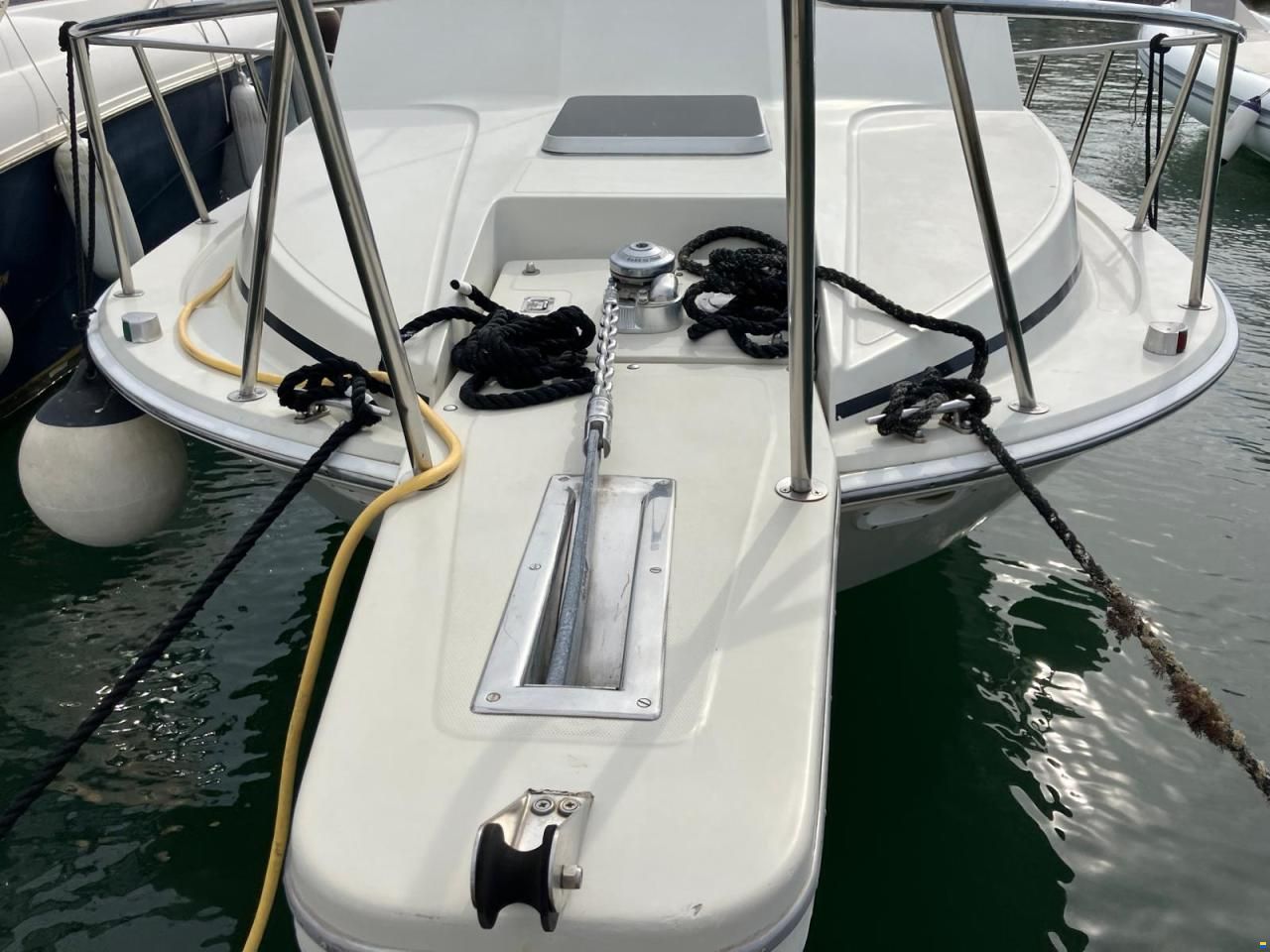 Boston Whaler 27 Full Cabin