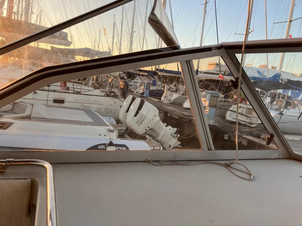 Boston Whaler 27 Full Cabin