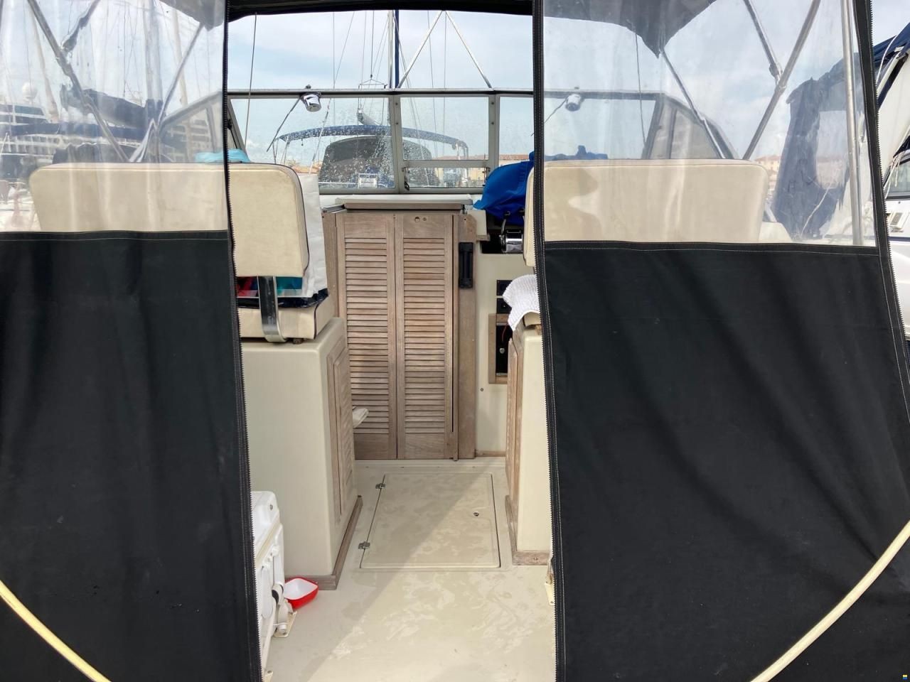 Boston Whaler 27 Full Cabin