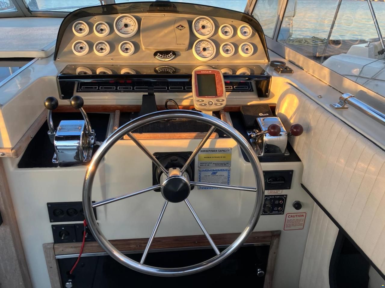 Boston Whaler 27 Full Cabin