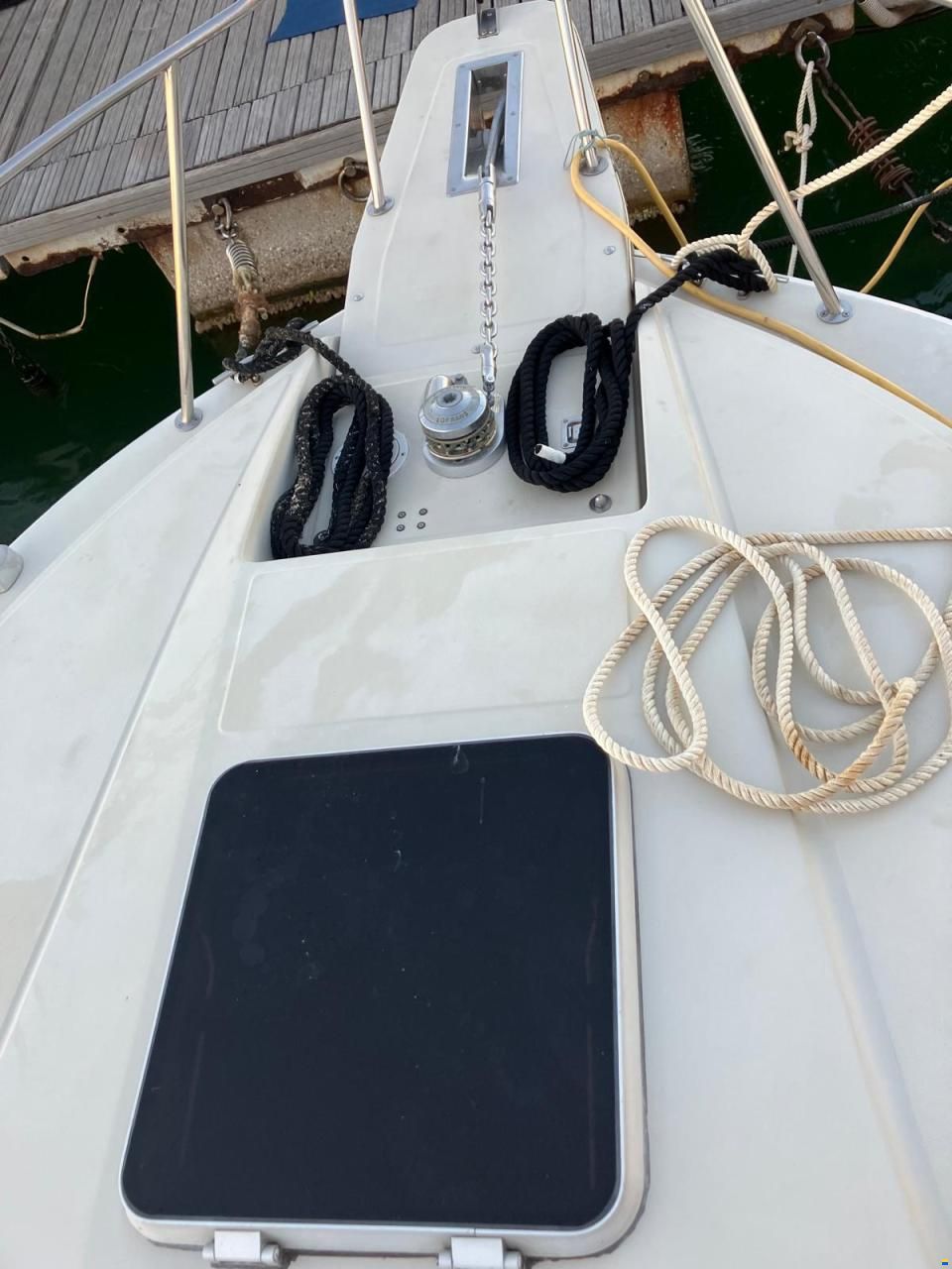 Boston Whaler 27 Full Cabin