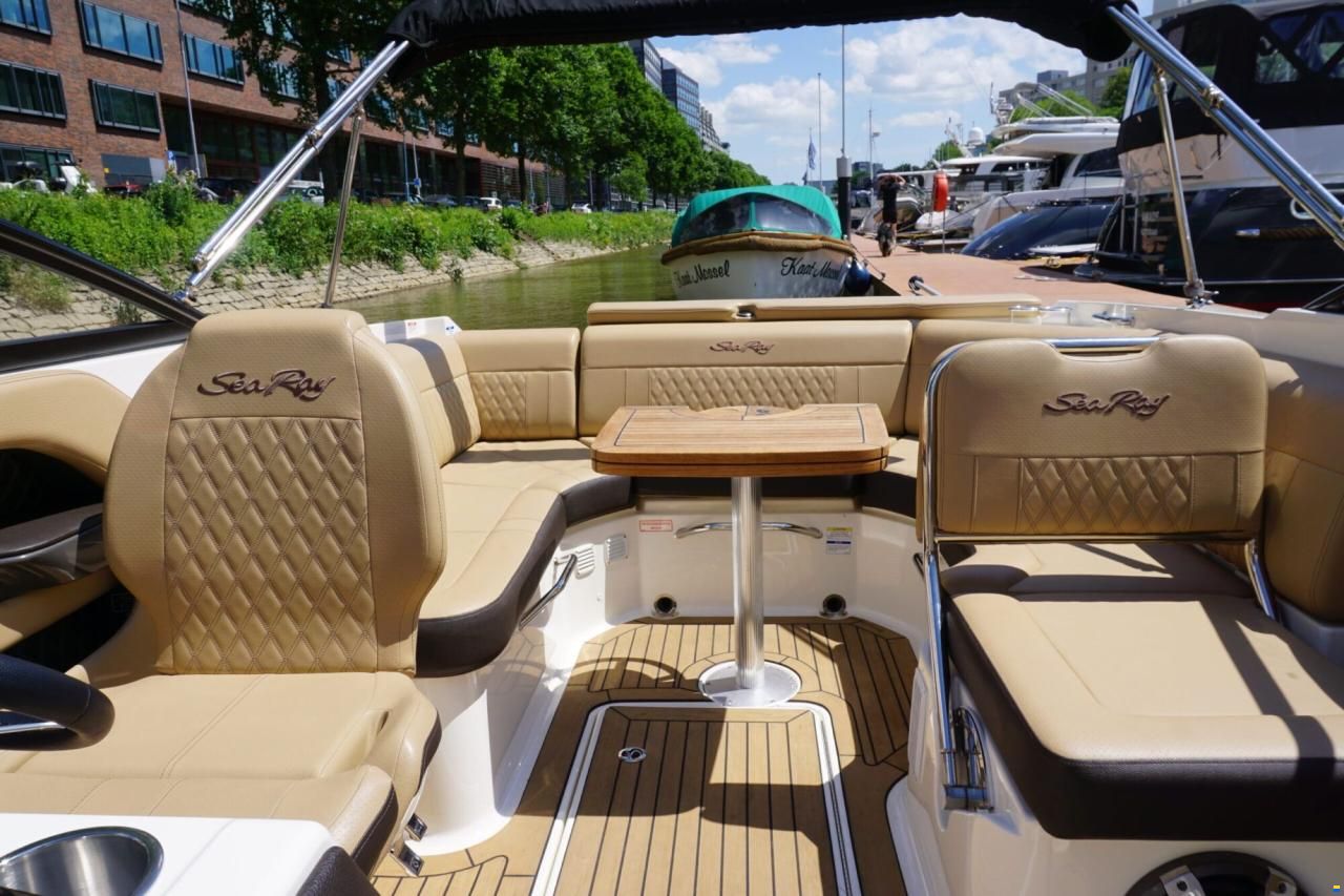 Sea Ray 250 SLX