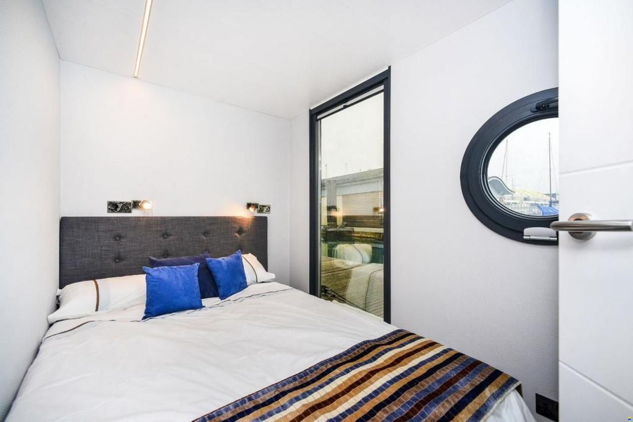 La Mare Apartboat XL Houseboat