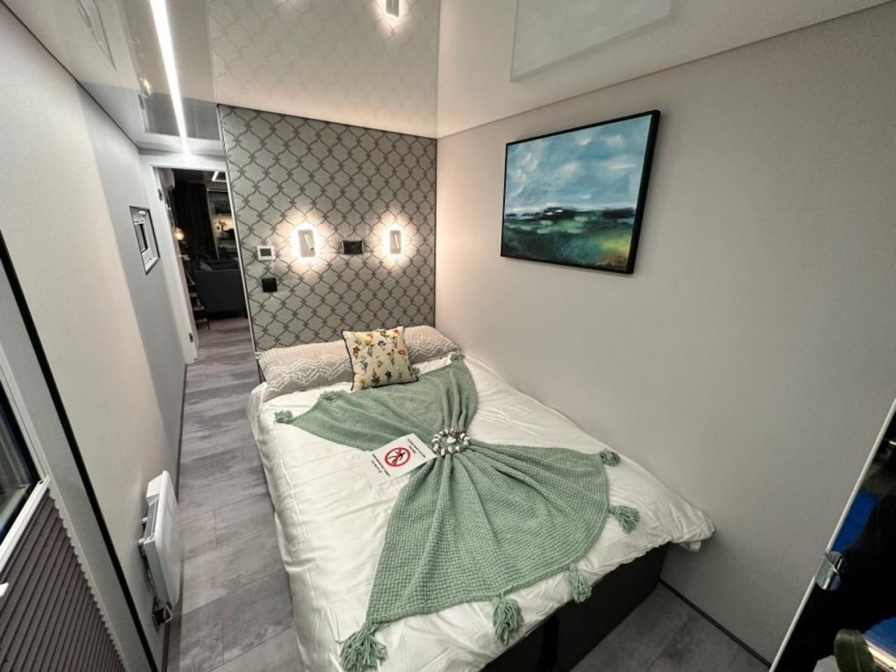 La Mare Modern 15 Houseboat