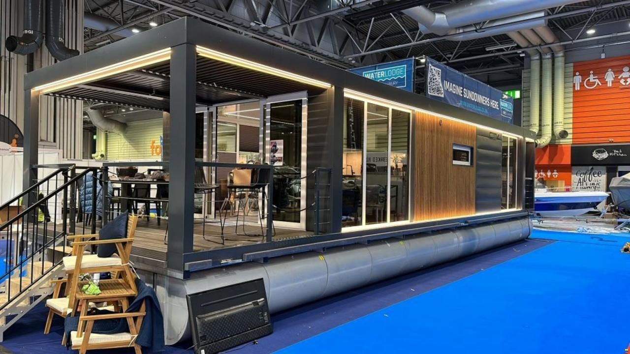 La Mare Modern 15 Houseboat