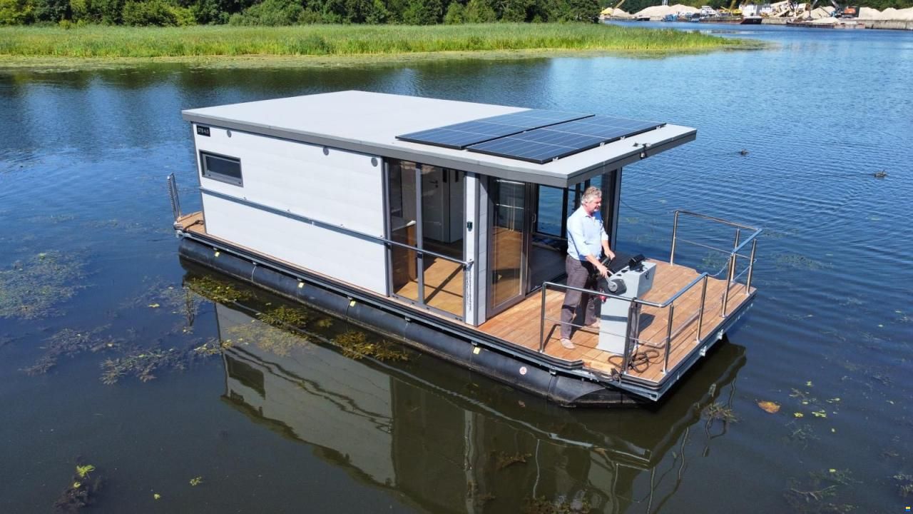 La Mare Canalboat 4 Houseboat