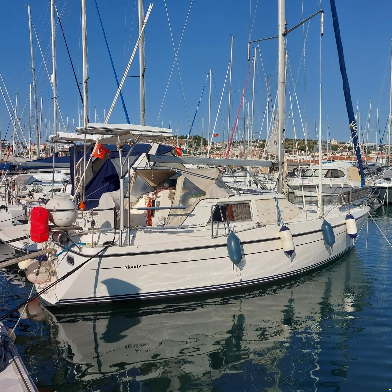 Moody Eclipse 33