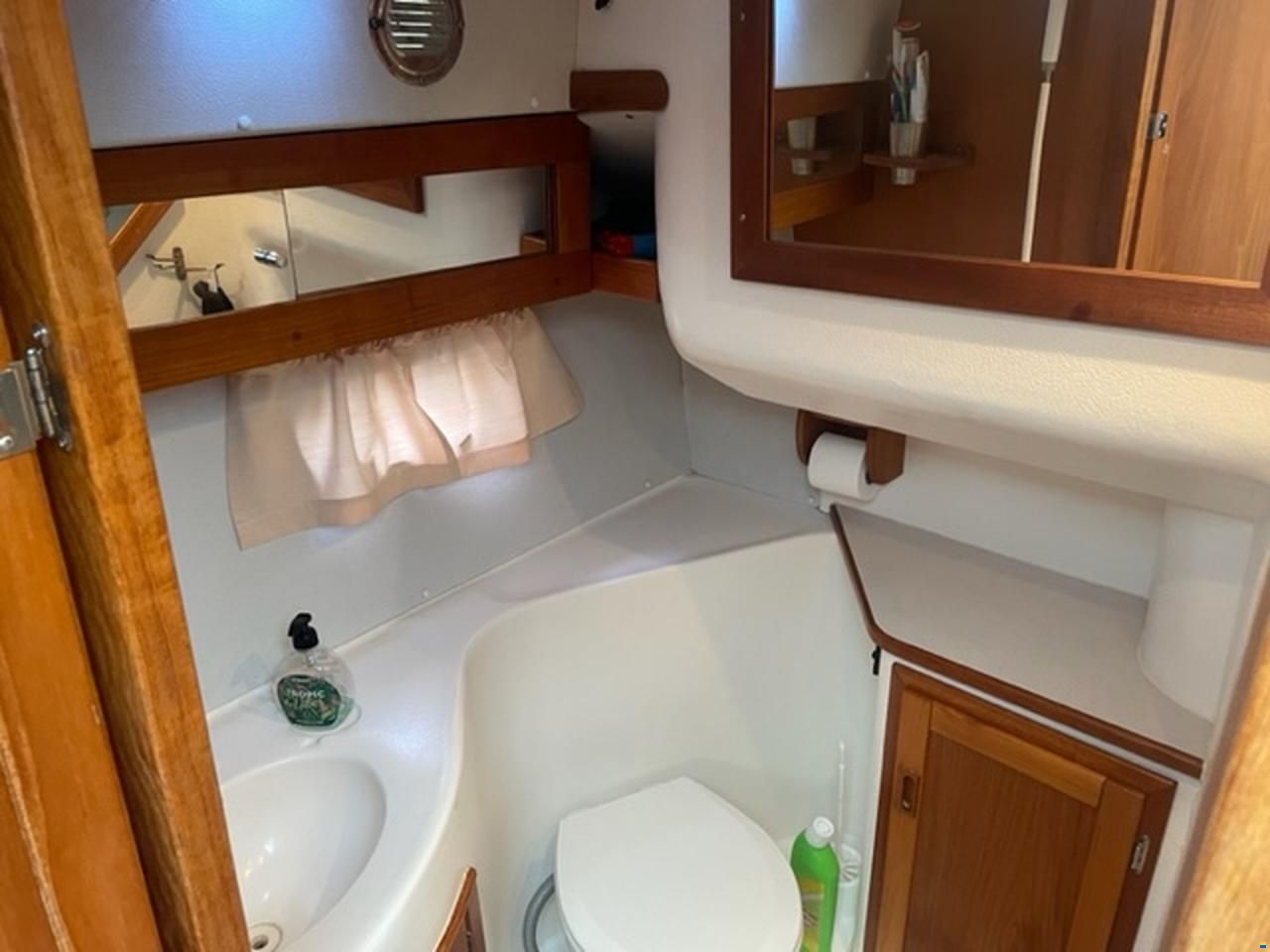 Forbina 11000 Flybridge Svenskbyggd kvalitetsb&aring;t