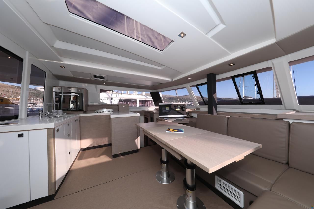 Fountaine Pajot Astrea 42