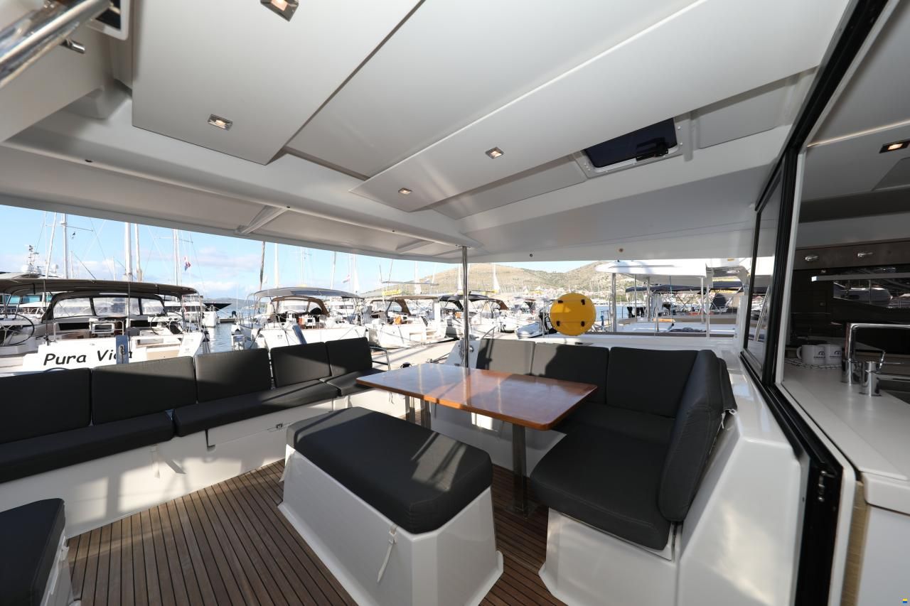 Fountaine Pajot Astrea 42
