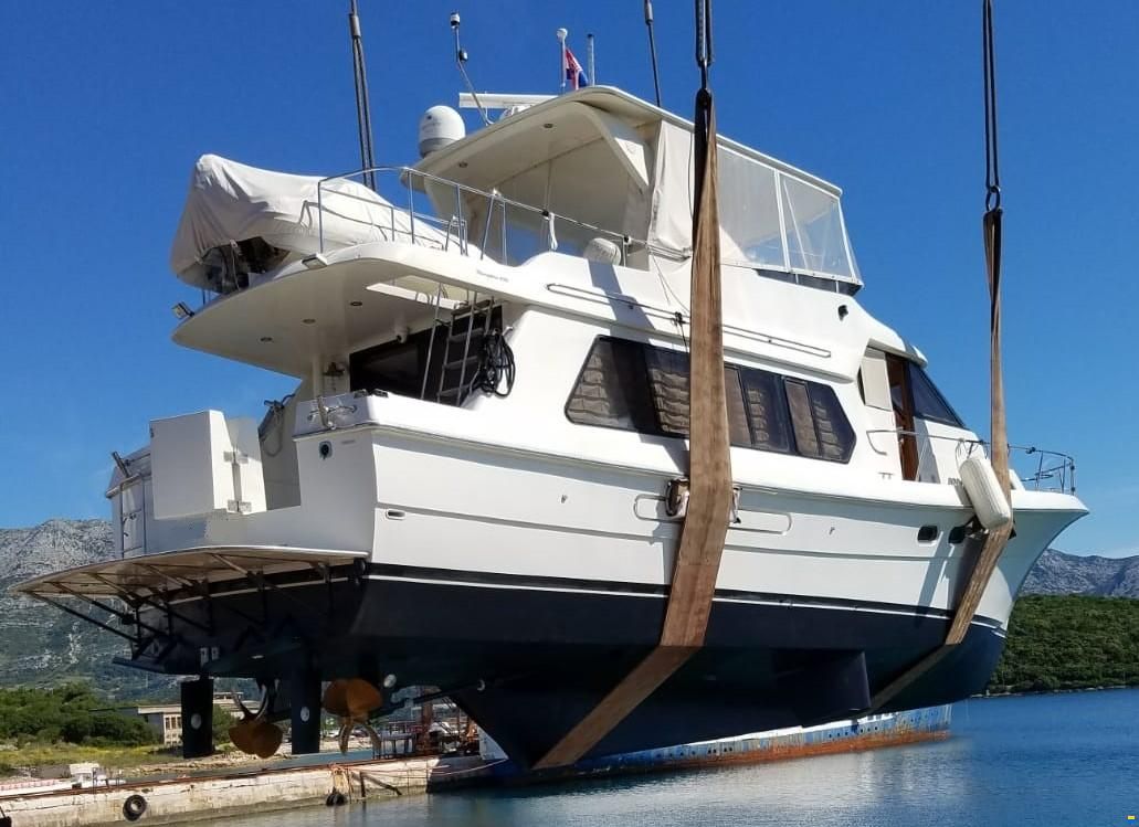 Hampton Yachts 490 Pilothouse