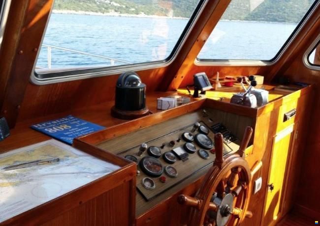 Grand Banks Alaskan 46 Trawler
