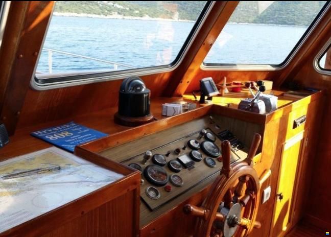 Grand Banks Alaskan 46 Trawler