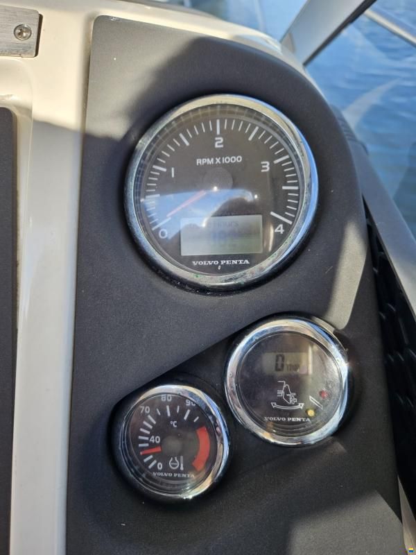 Aquador 26 HT HartTop