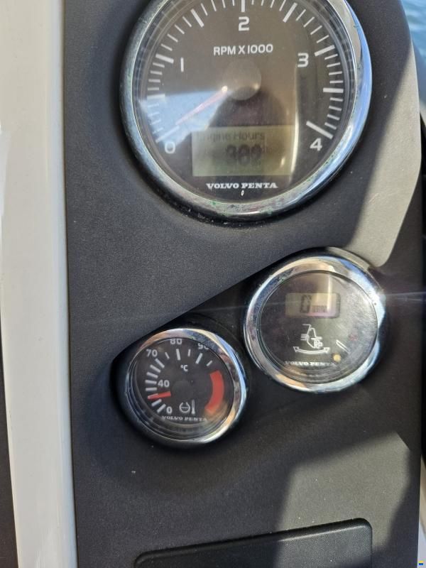Aquador 26 HT HartTop