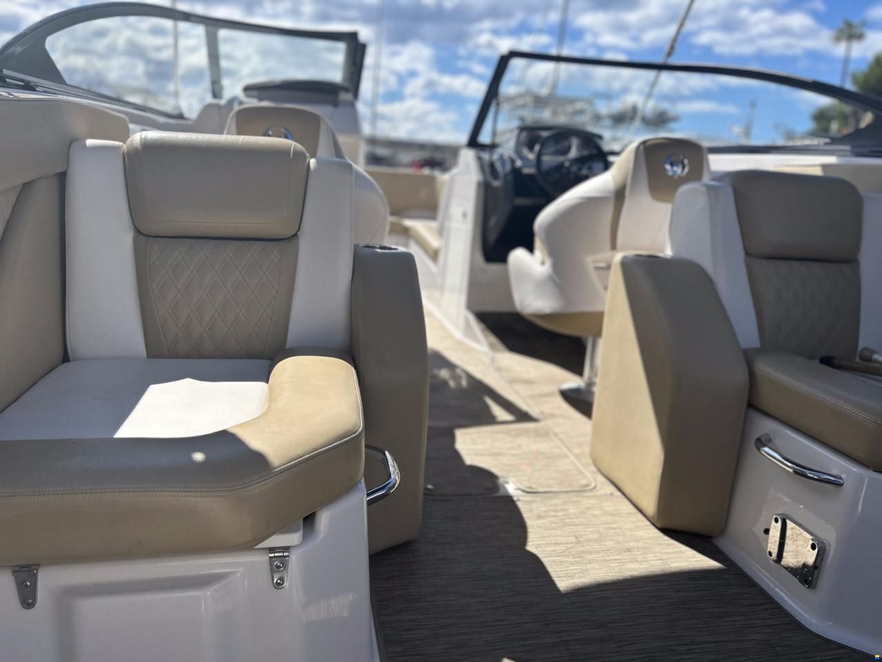 Scarab 255 Platinum