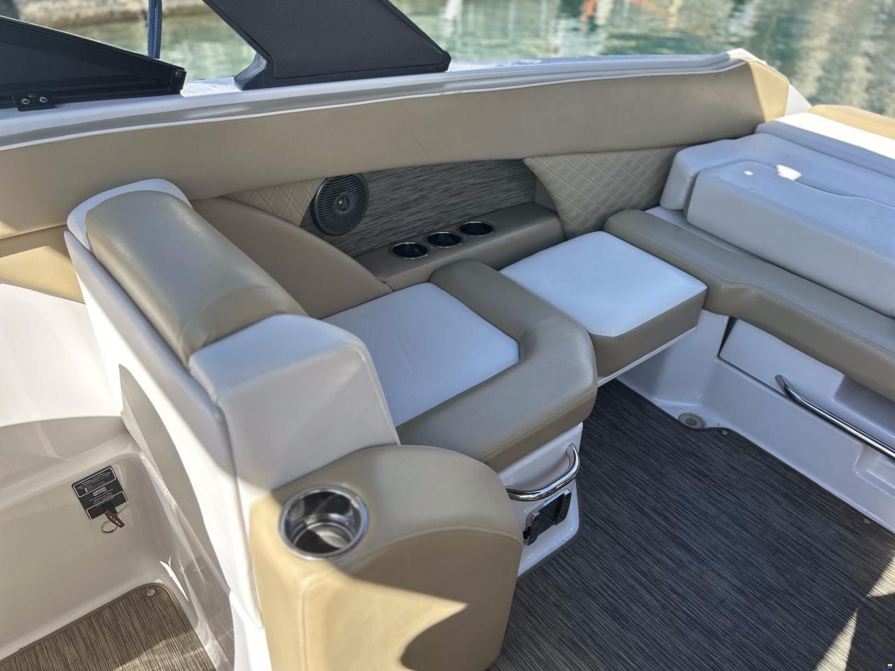 Scarab 255 Platinum