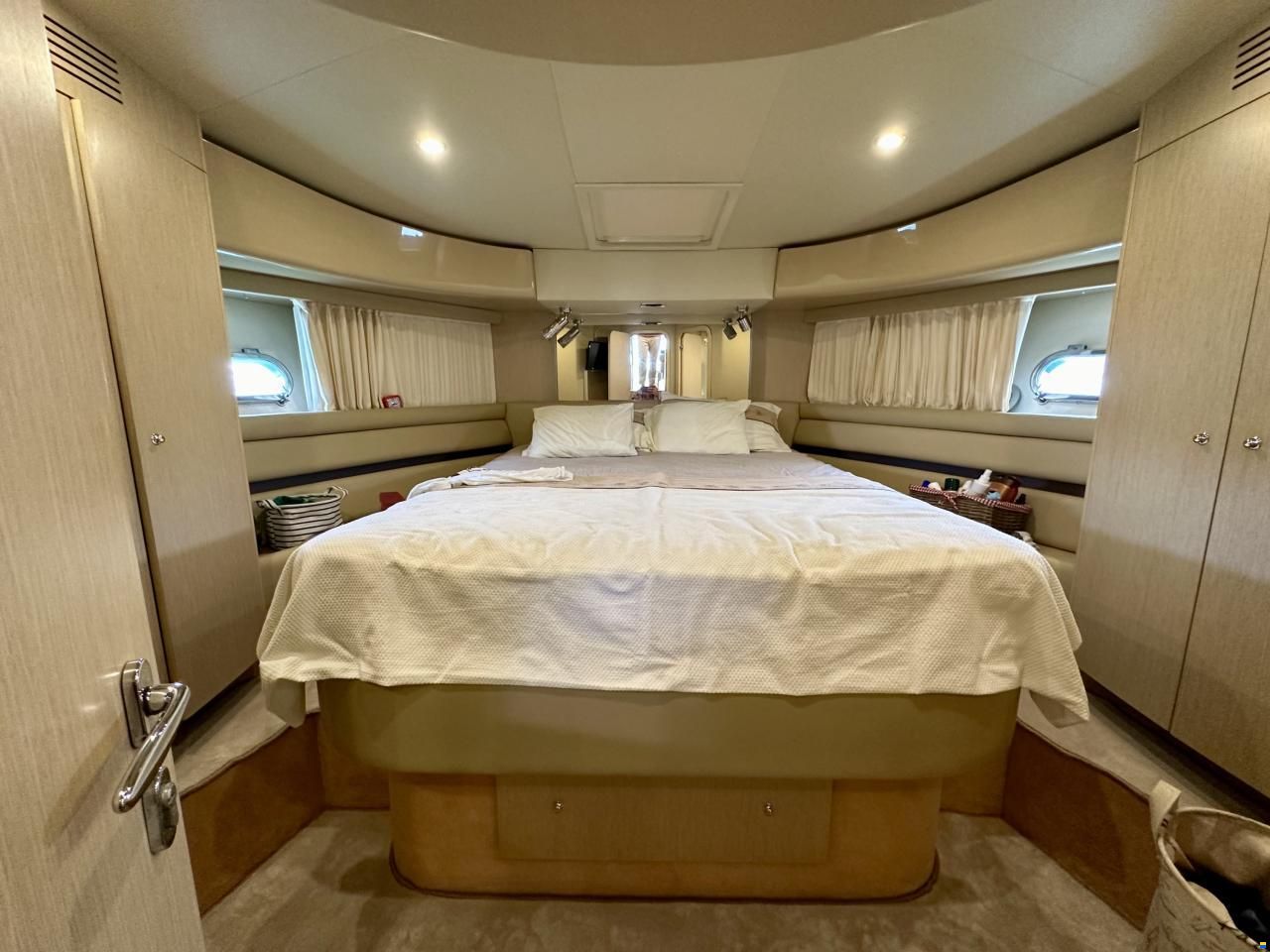 Ferretti 465,000