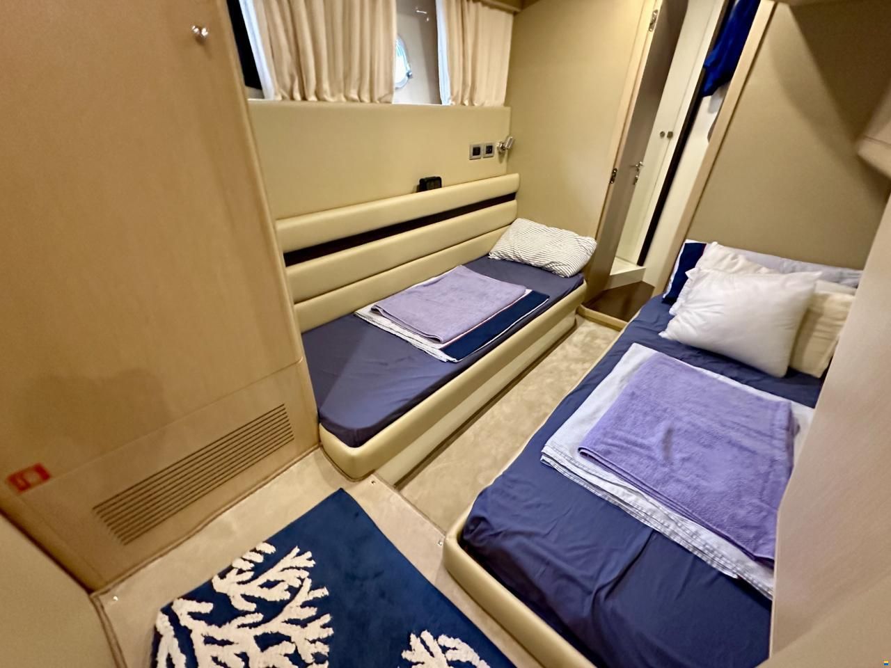 Ferretti 465,000