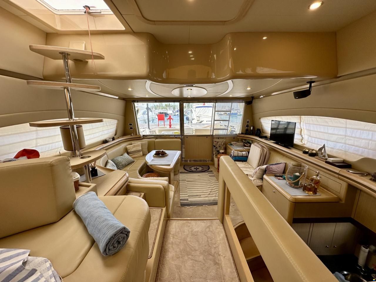 Ferretti 465,000