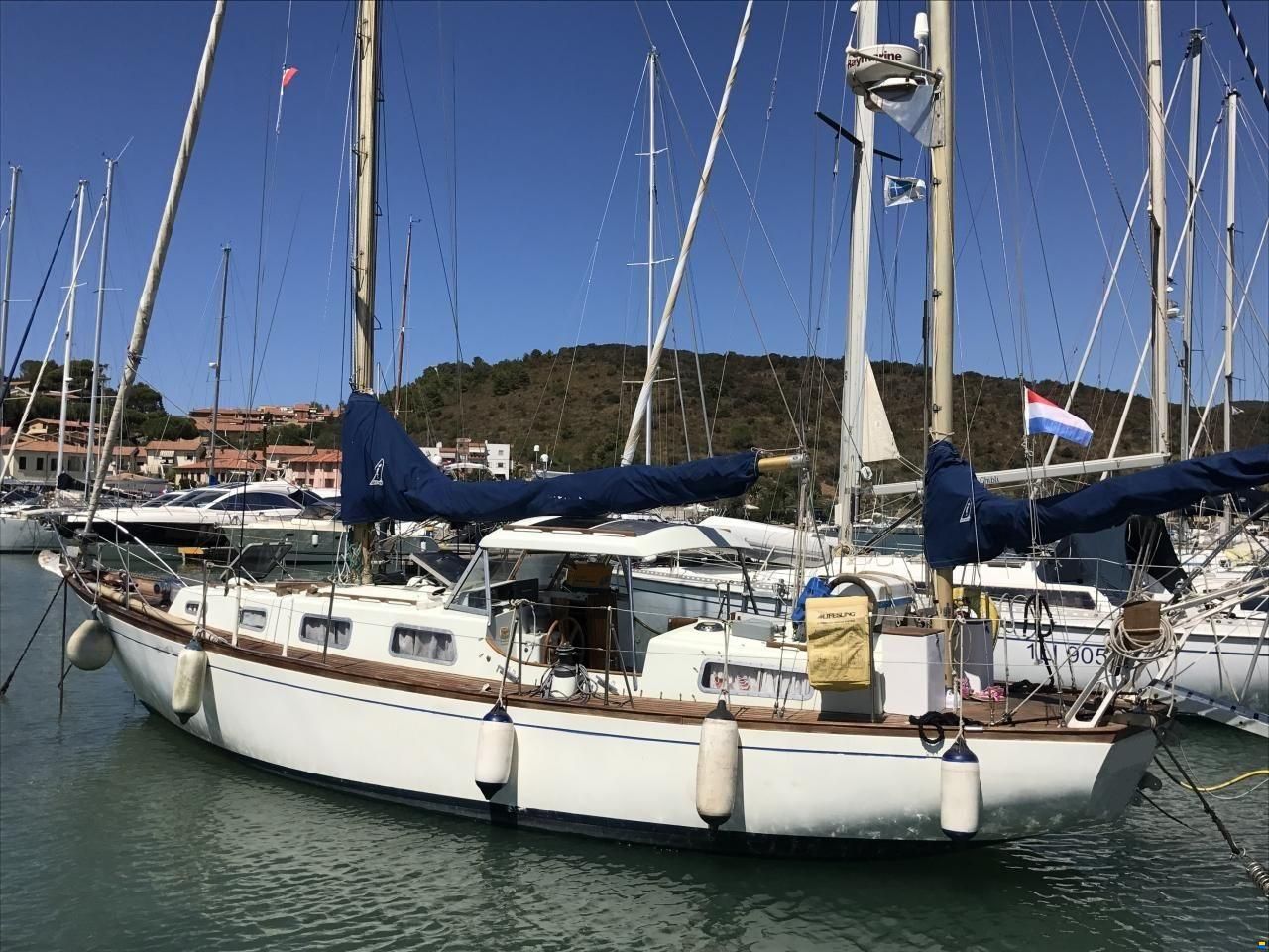 Camper & Nicholsons 38