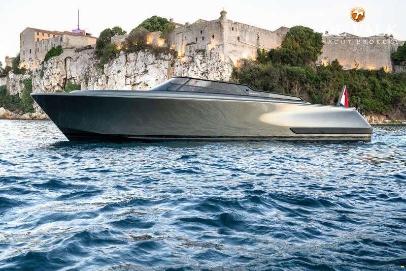 Reborn 38 Bowrider