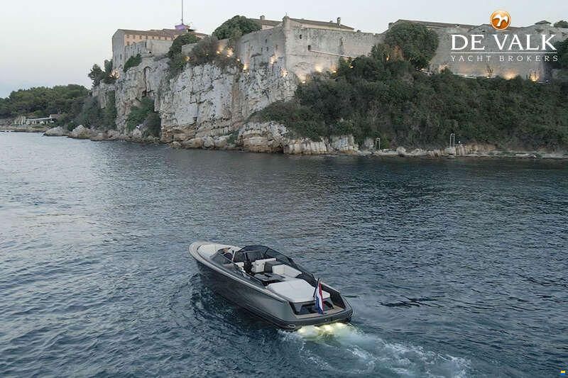 Reborn 38 Bowrider