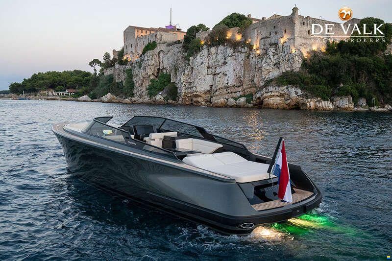 Reborn 38 Bowrider