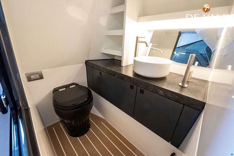 Reborn 38 Bowrider