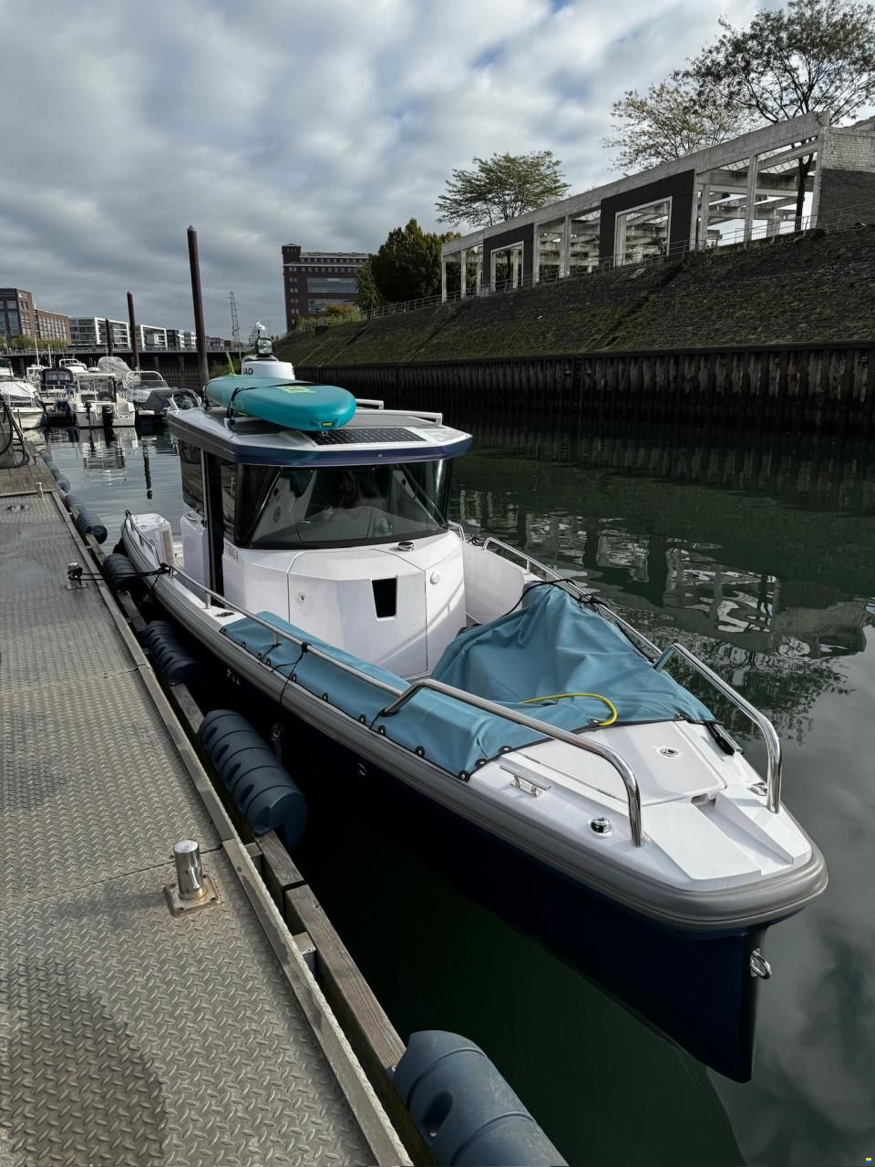 Axopar 28 Cabin
