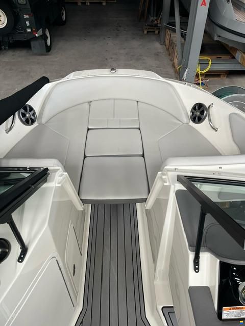 Sea Ray SPX 210
