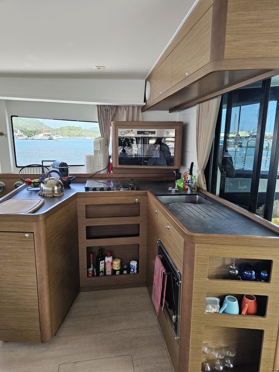 Lagoon 42
