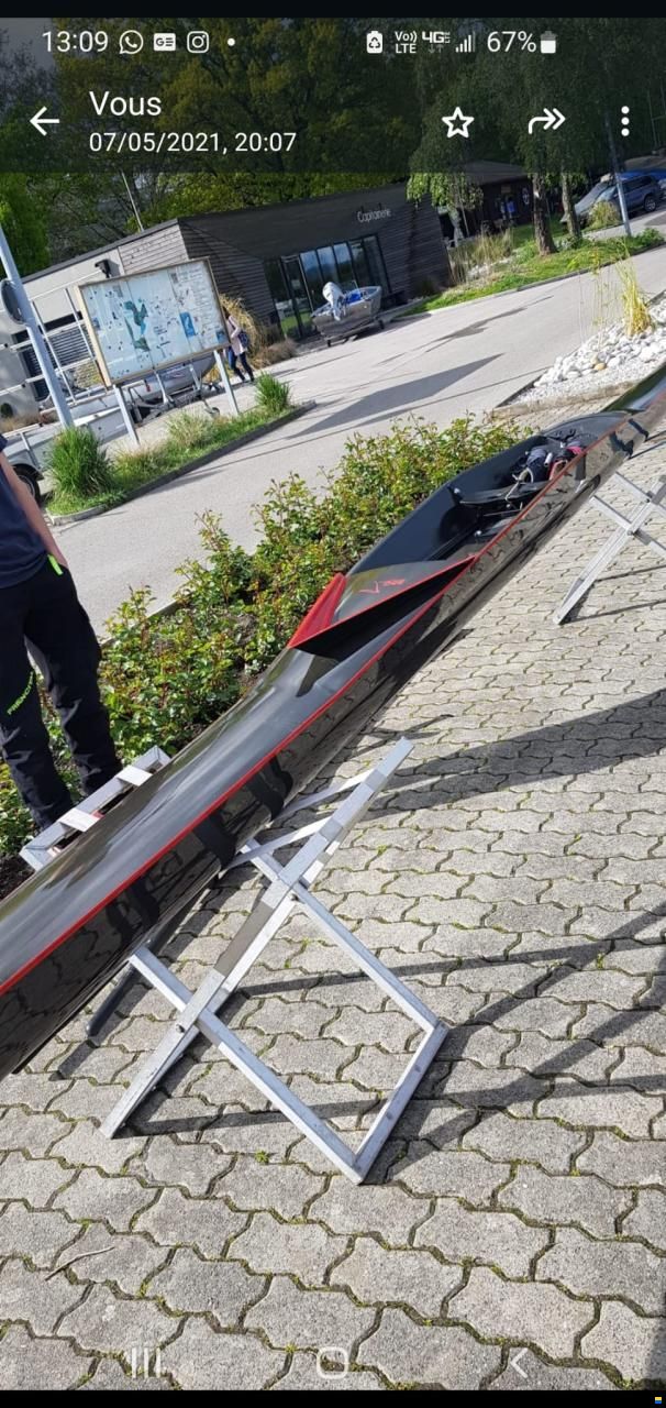 skiff en carbone avec pelles