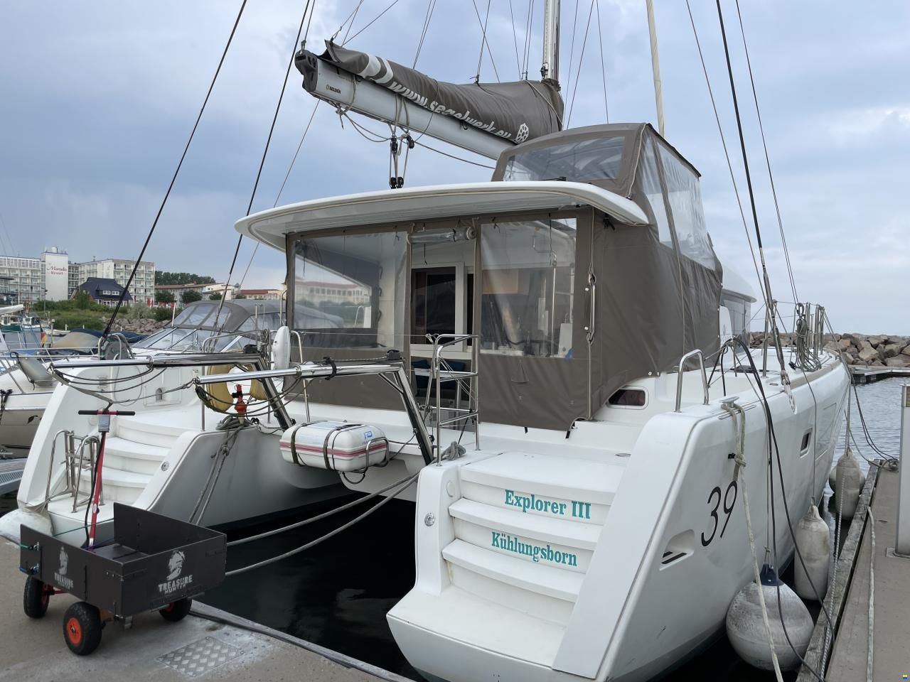 Lagoon 39