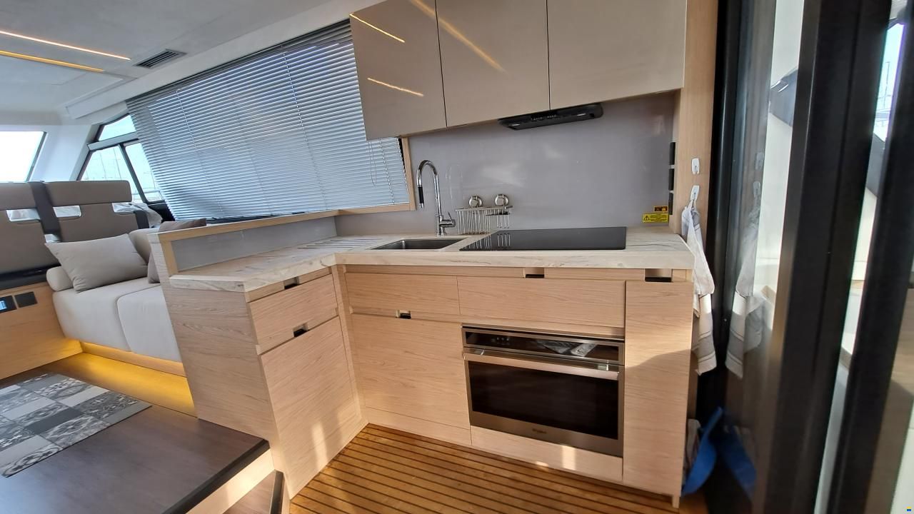 Beneteau Monte Carlo 52 Flybridge