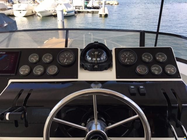 Carver 33 Aft Cabin