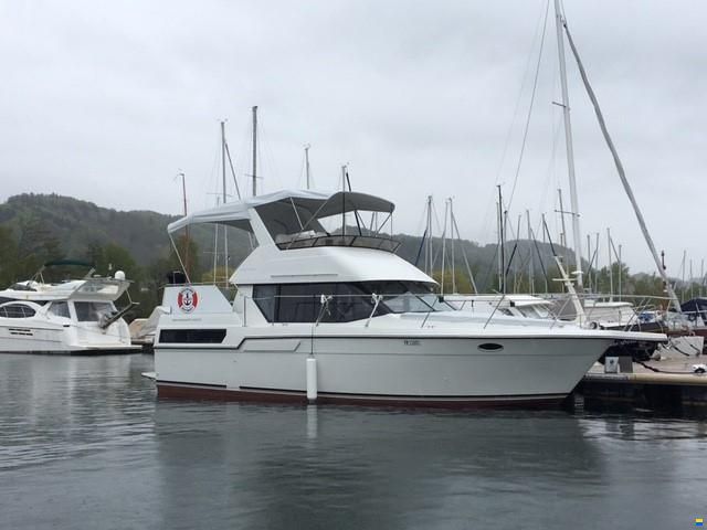Carver 33 Aft Cabin