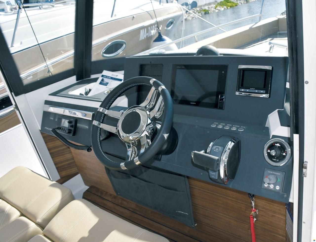 Axopar 28 Cabin