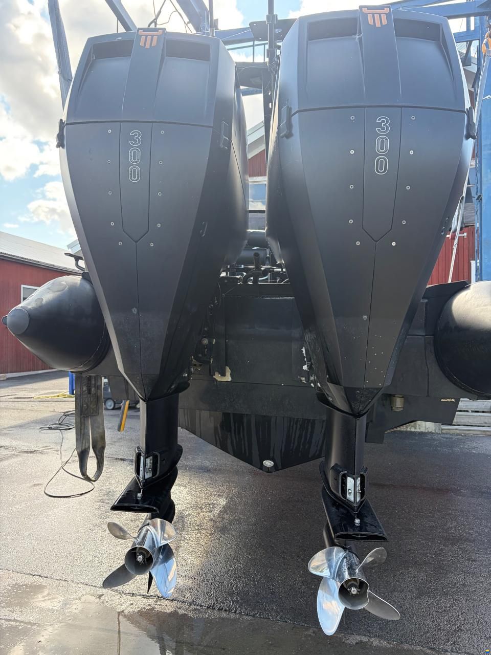 OXE MARINE 2 x 300 hp