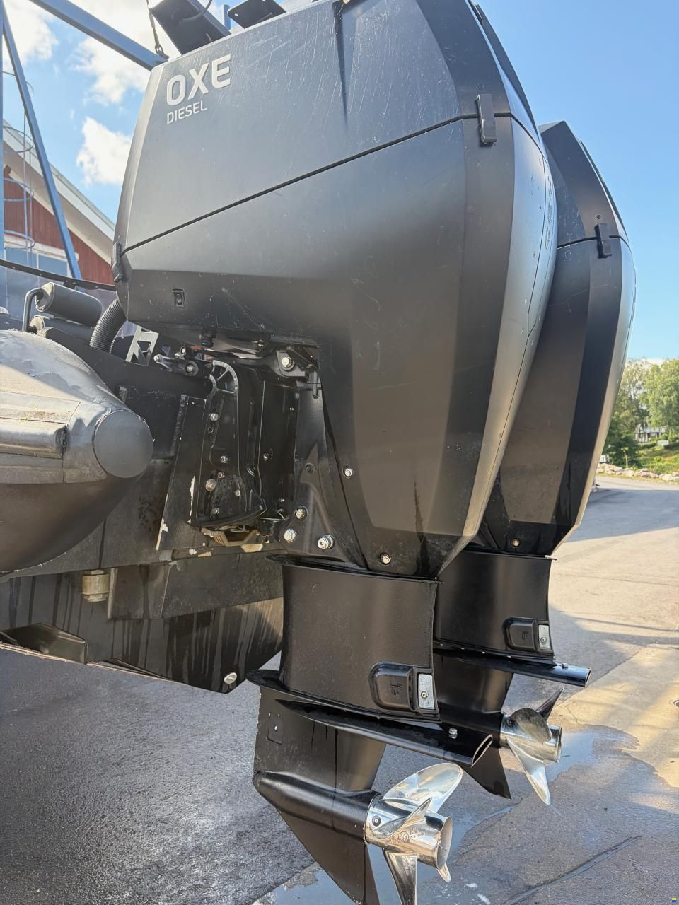 OXE MARINE 2 x 300 hp
