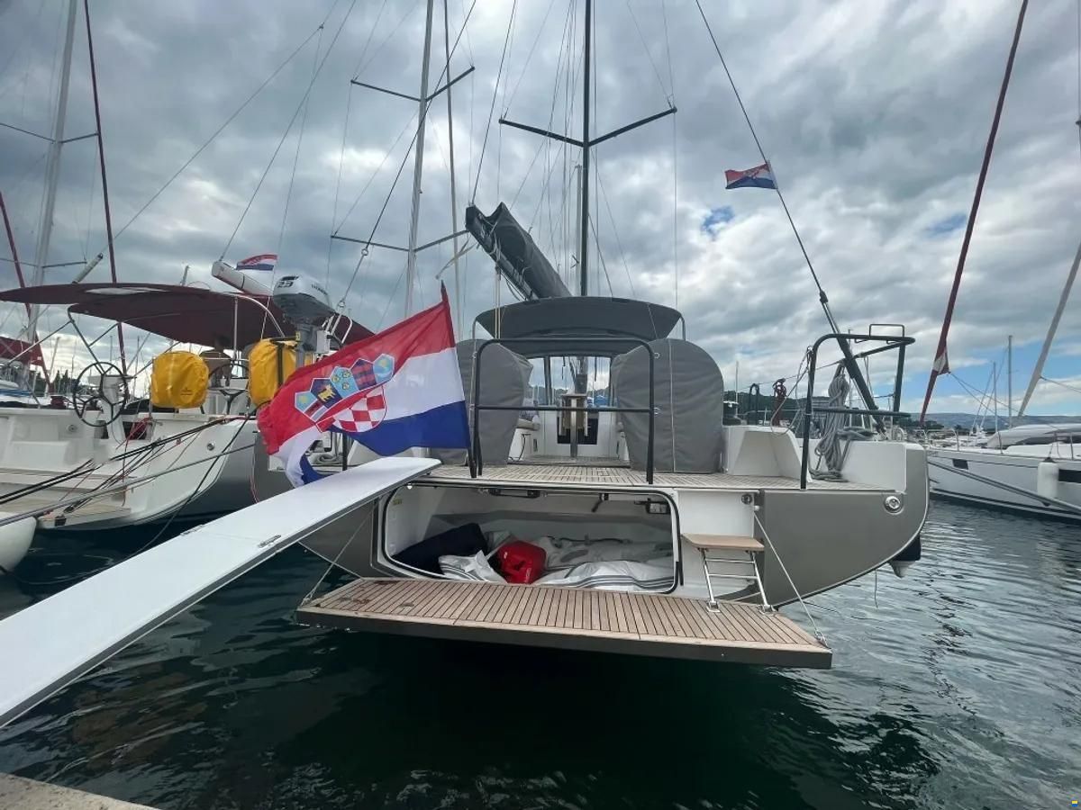 Beneteau First 44