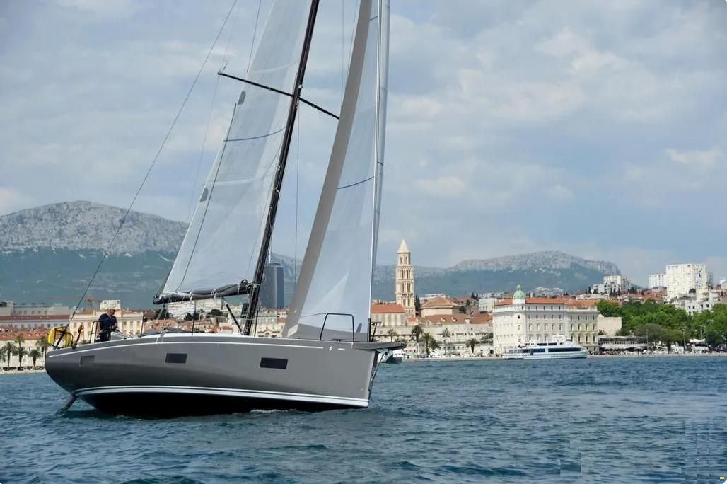 Beneteau First 44