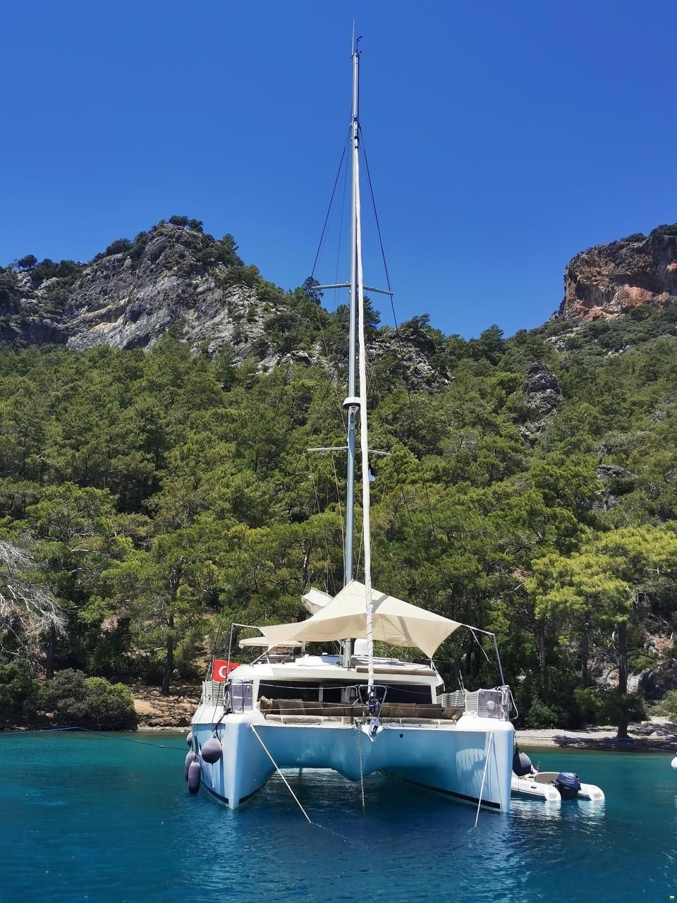 Lagoon 421