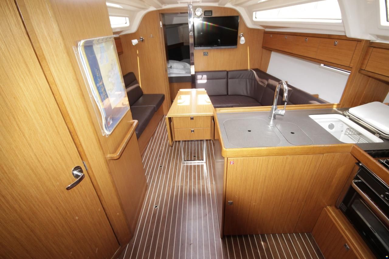 Bavaria Cruiser 37