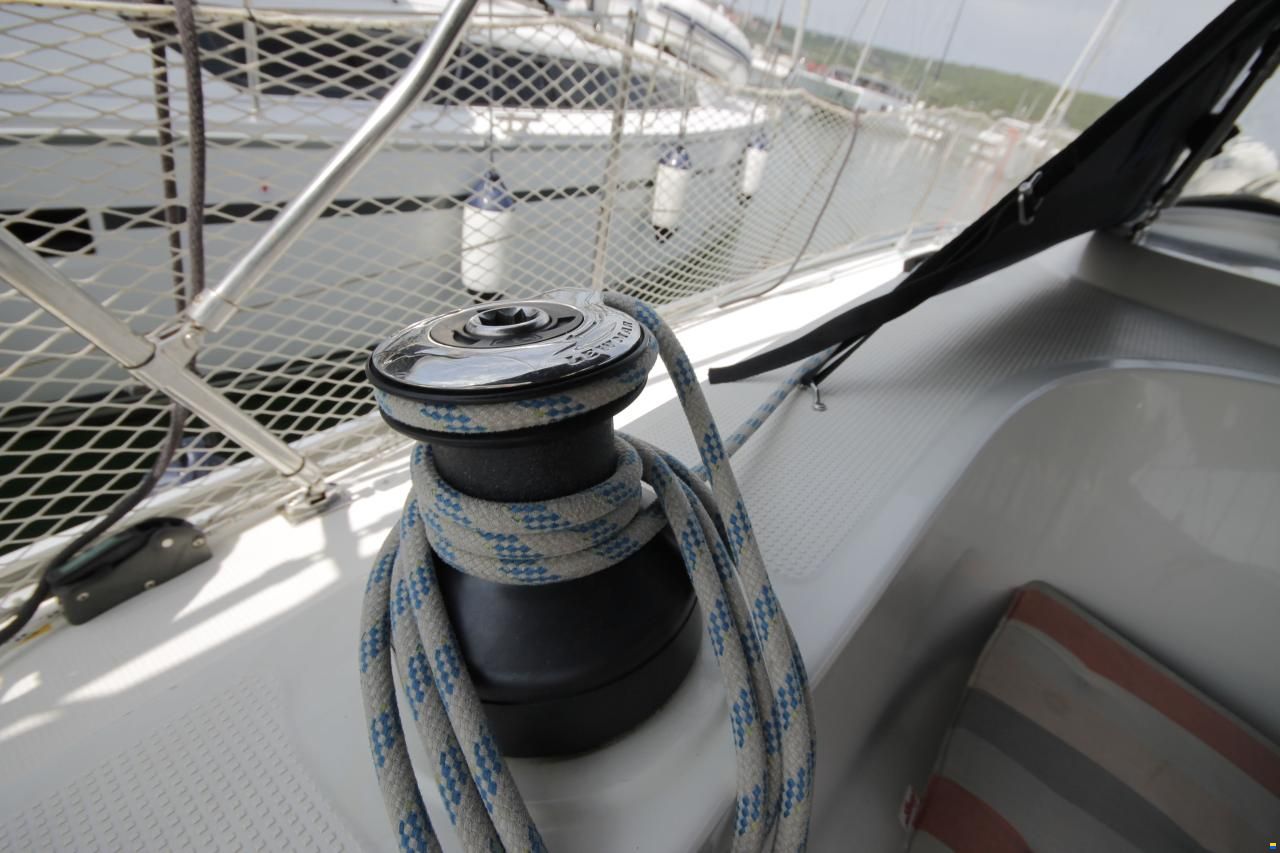 Bavaria Cruiser 37