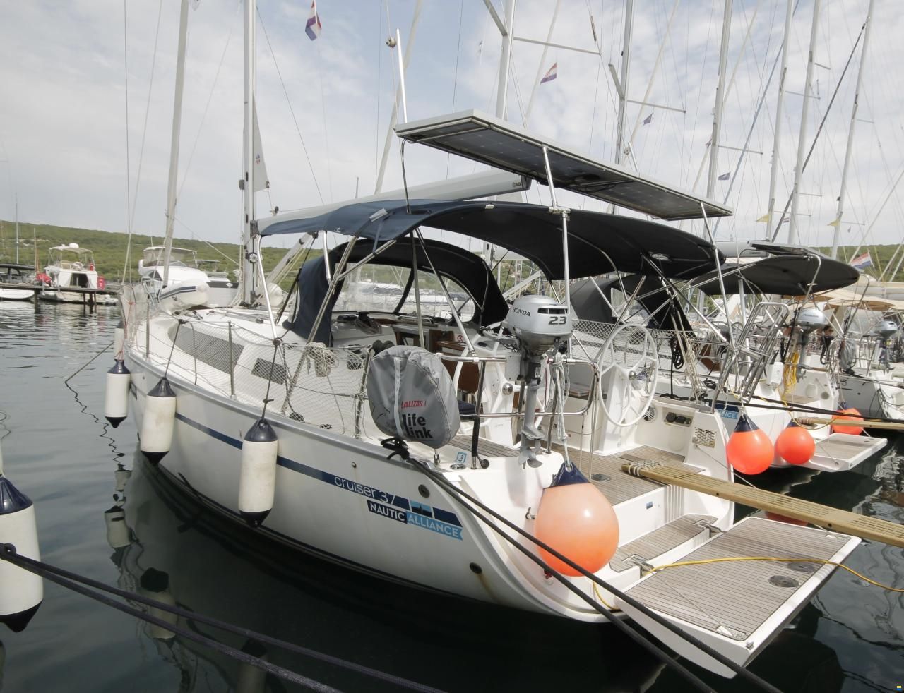 Bavaria Cruiser 37