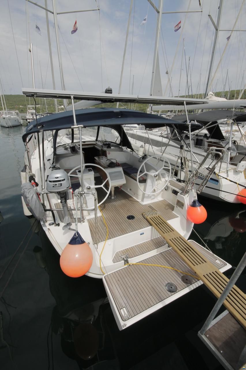 Bavaria Cruiser 37