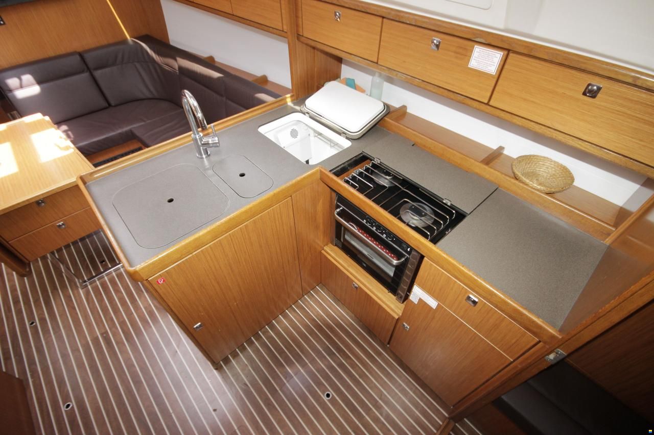 Bavaria Cruiser 37